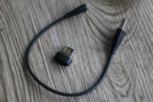 Fitbit Charge HR Kabel und USB Dongle