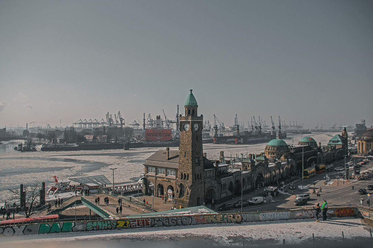 Winter in Hamburg - Hamburger Hafen Landungsbrücken